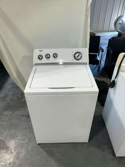 Whirlpool top load washer with agitator image