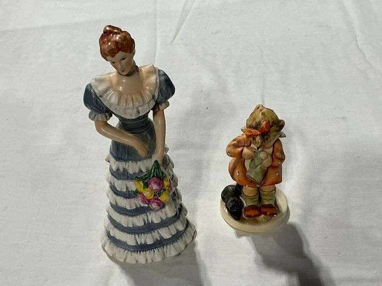 Goebel 19 004-21 Series 1 of 4 1984 figurine image