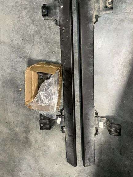 Pair of running boards for Jeep image