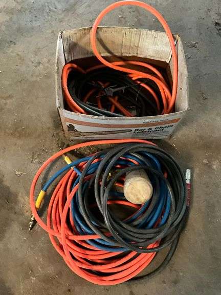 Air hoses and couplers image