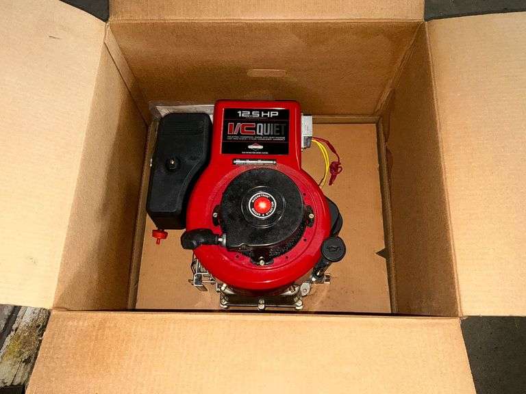 Briggs & Stratton 12.5 hp vertical shaft engine, pull/electric start image