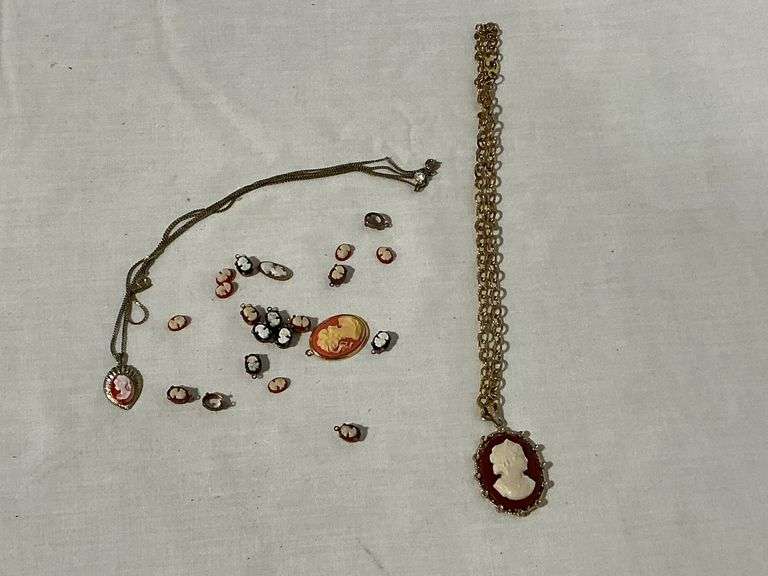 Cameo jewelry up to 1 1/2" T image