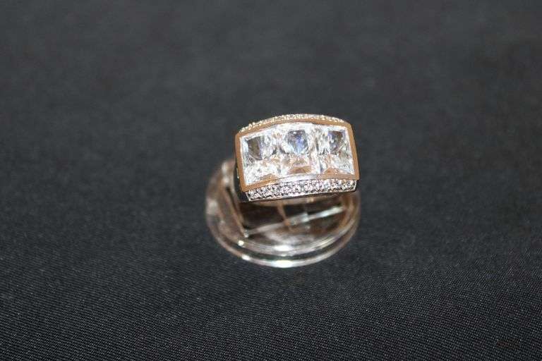 Sterling Silver ring size 5 with 6 large faceted stones & smaller stones surrounding it. image