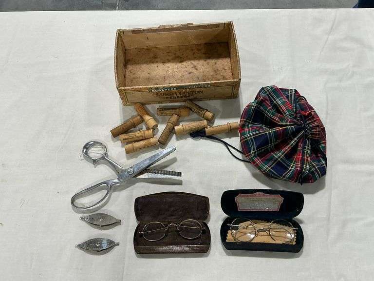Griffin pinking shears, tatting shuttles, wooden needle holders image