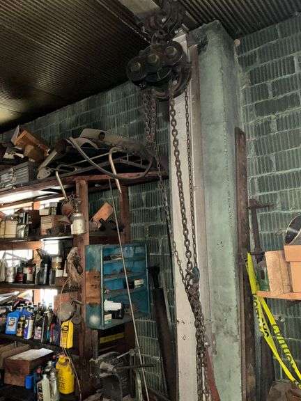 Chisholm-Moore heavy duty chain hoist with trolley image