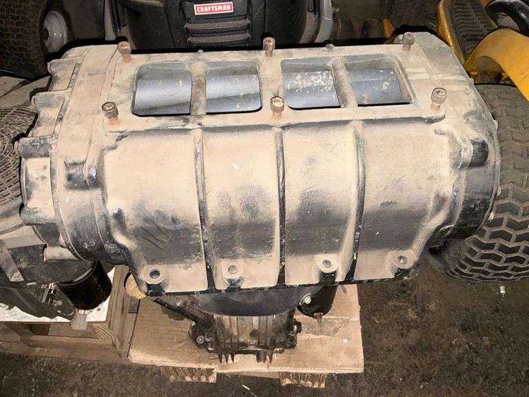 Roots style super charger image