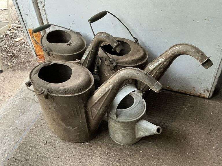 Vintage oil cans image