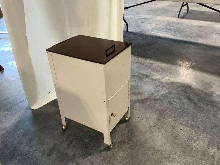 Rolling storage/file cabinet image