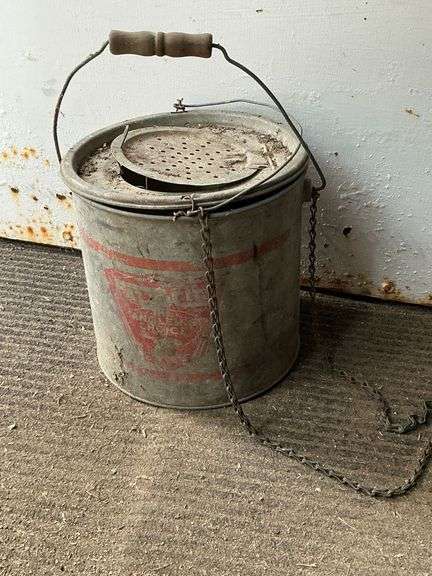 Fall City vintage metal minnow bucket image