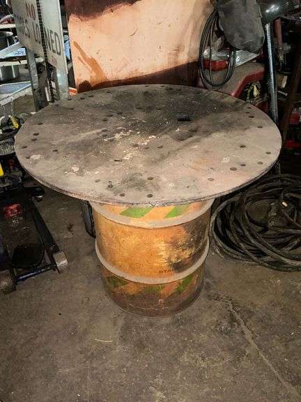 Round welding table image