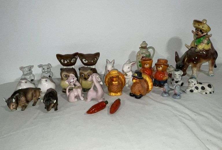 Salt & pepper shakers image
