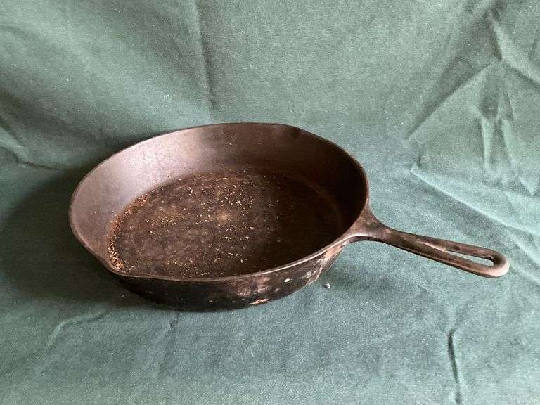 No. 8 cast iron skillet. image
