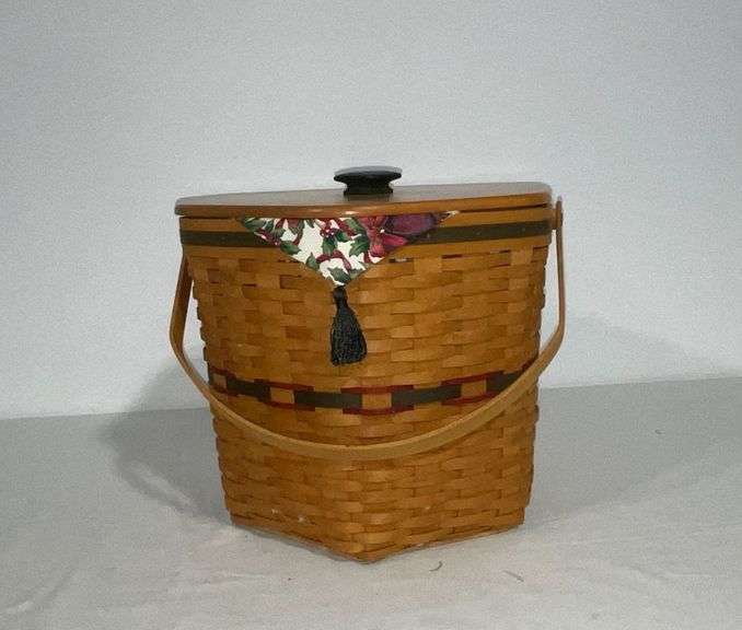 1997 Longaberger Snowflake?? Basket with wooden lid, fabric liner and plastic liner with handle image