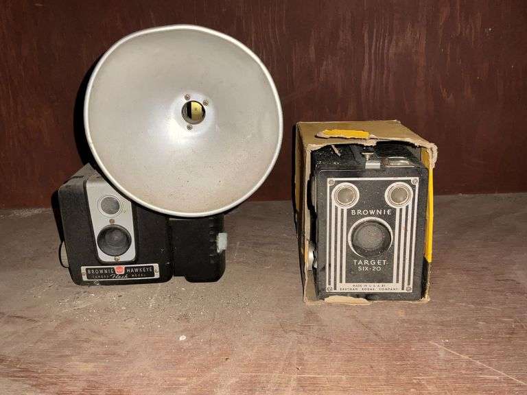 Brownie Hawkeye and Brownie Target Six-Twenty with original box (rough condition) image
