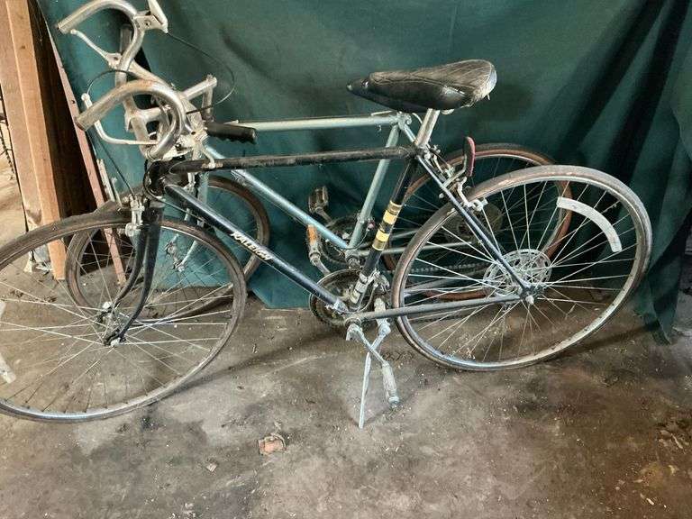 Raleigh men's road bicycle image