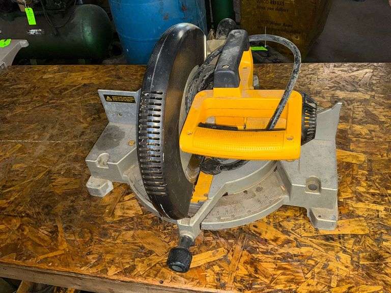 DeWalt 12" compound miter saw Model DW705 image