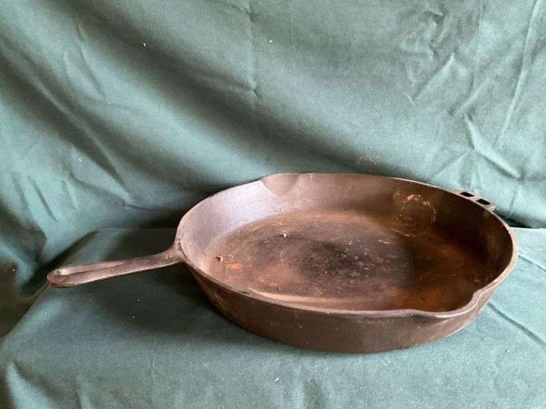 Martin cast iron skillet image