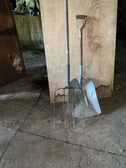 Aluminum scoop shovel image