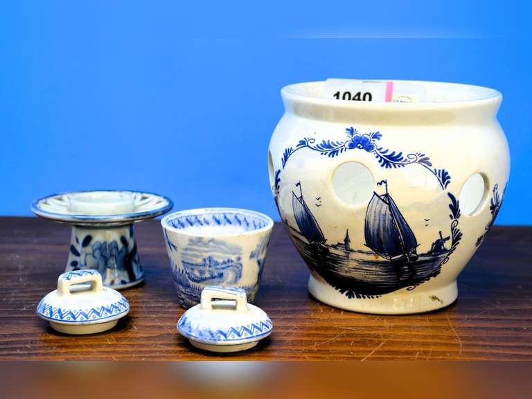 VINTAGE DELFT BLUE TULIP PLANTER BOWL - WINDMILL SAILBOATS 5" H X 5" D & SEVERAL SMALL BLUE & WHITE PIECES INCLUDING CANDLEHOLDER, CUP, LIDS