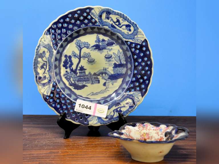 BLUE PLATE 9 1/2" D & LEAF SHAPED DISH 4 1/2" X 5"