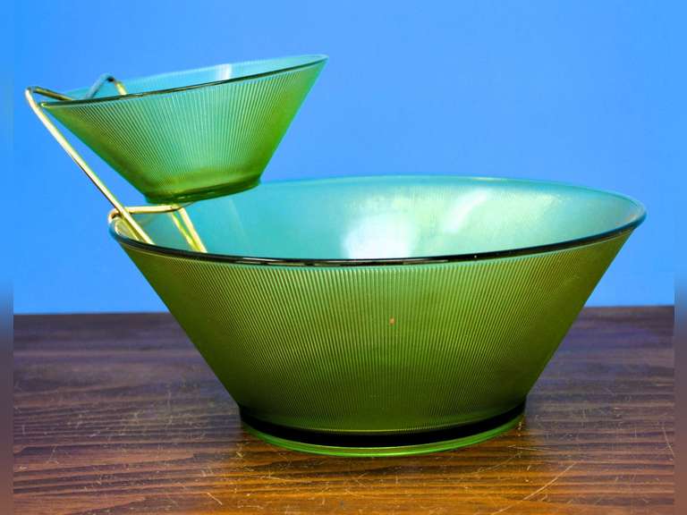 VINTAGE MCM GREEN FEDERAL RIBBED GLASS CHIP & DIP NORSE LIMELIGHT 9" D BOWL & 5" D BOWL