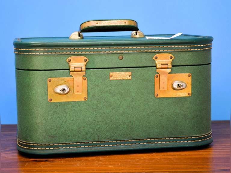 GREEN LUGGAGE TRAIN CASE PIECE WITH HANDLE JC HIGGINS 14" W X 10 1/2" D X 10" H