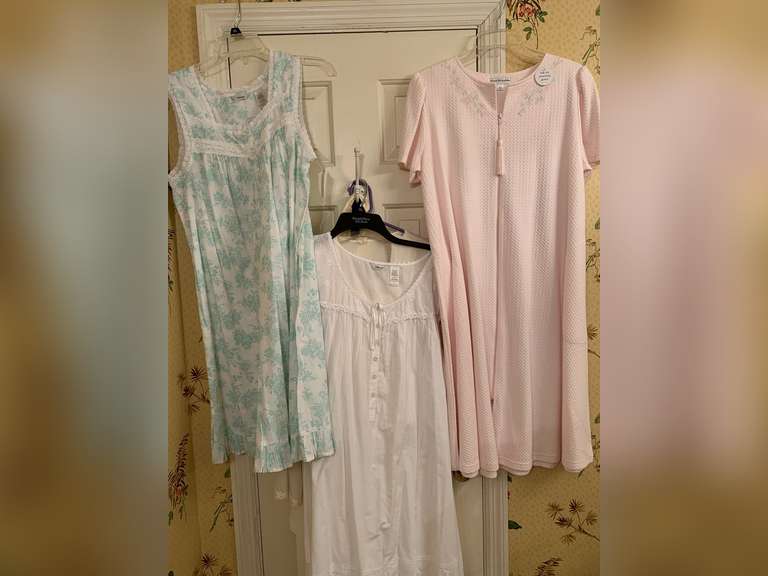 2 TERRY CLOTH BATH WRAPS, NEGLIGEE SET, ROBE & 2 GOWNS (SOME NEW W/ TAGS) - VARIOUS SIZES - UP MASTER BATH image