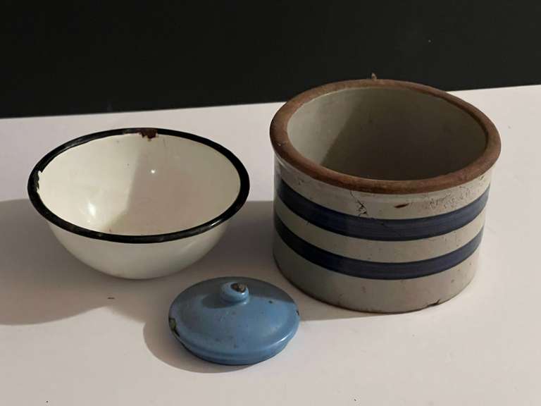 BR3… Vintage/antique stoneware crock, also includes a vintage enamelware bowl, see pictures for details. image