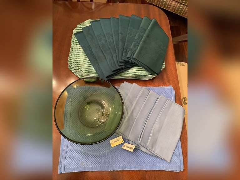 9 GREEN/WHITE PLACEMATS, 9 GREEN NAPKINS, GREEN GLASS SERVING BOWL, 4 BLUE WOVEN PLACEMATS & 6 NEW BLUE NAPKINS - DINING ROOM image