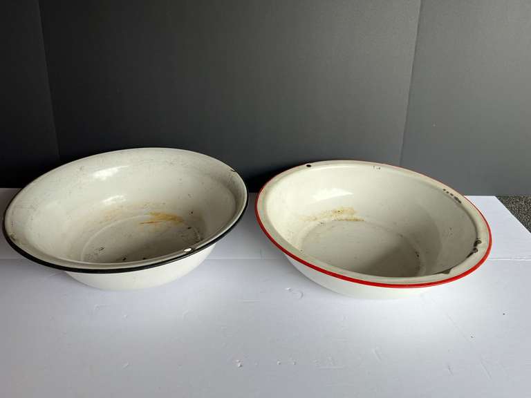 Vintage enamelware washbasins, set of two, see pictures for details. image