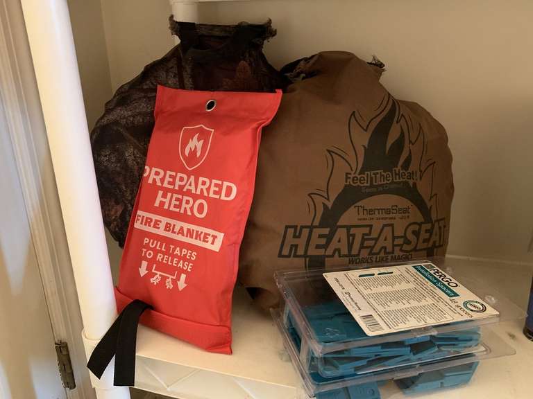 2 HUNTING CUSHIONS, FIRE BLANKET & 2 NEW BOXES OF PERGO SPACERS - FOYER image