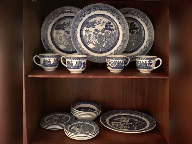 JOHNSON BROS "BLUE WILLOW" 4 DINNER PLATES W/ STANDS, 4 BREAD/BUTTER PLATES, 4 SAUCERS, 4 SALAD BOWLS & 4 COFFEE MUGS - LIVING ROOM image