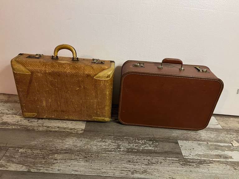 DEN… Vintage hard shell suitcases, with content, see pictures for details. image