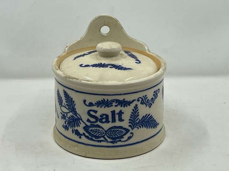 KIT… Vintage/antique salt cellar with lid, believed to be German made, see pictures for details. image