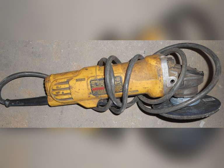 DEWALT DWE4012 4 1/2" ANGLE GRINDER image