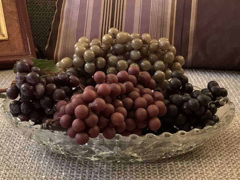 VINTAGE STAR OF DAVID OVAL 9" SERVING DISH WITH GRAPES - LIVING ROOM image