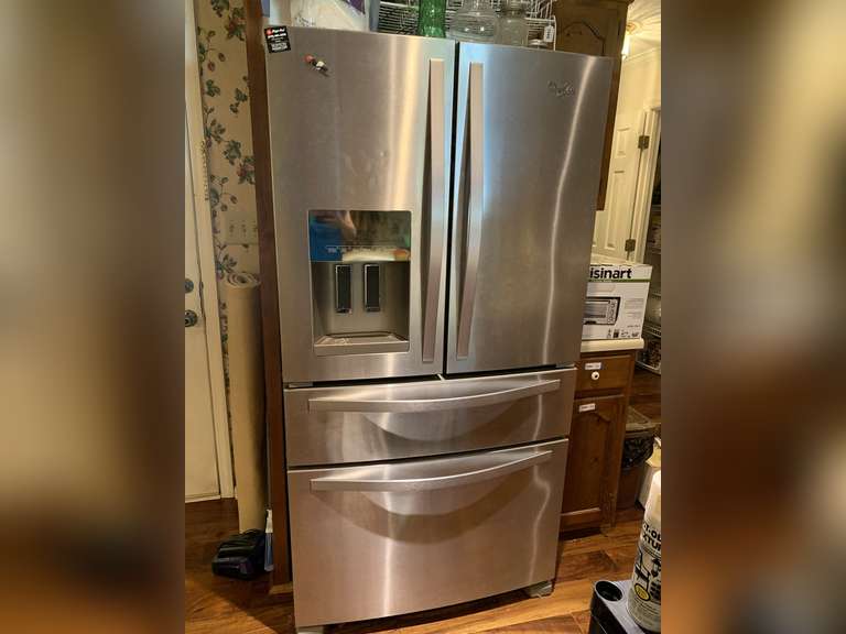 WHIRLPOOL 24.5 CU FEET FRENCH DOOR REFRIGERATOR WITH EXTERNAL ICE/WATER DISPENSER (WORKS GREAT) ***SPECIAL PICKUP INSTRUCTIONS - WILL NEED TO BRING TOOLS TO TAKE DOORS OFF AND UNHOOK ICE MAKER - KITCHEN image