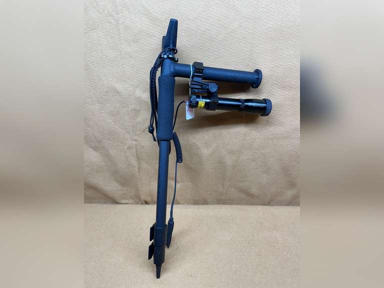 MONOPOD SHOOTING STICK WITH LASER image