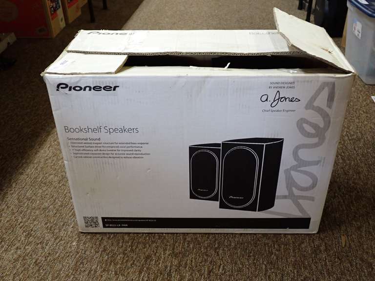 Pioneer SP-BS22-LR Bookshelf Speakers by Andrew Jones image