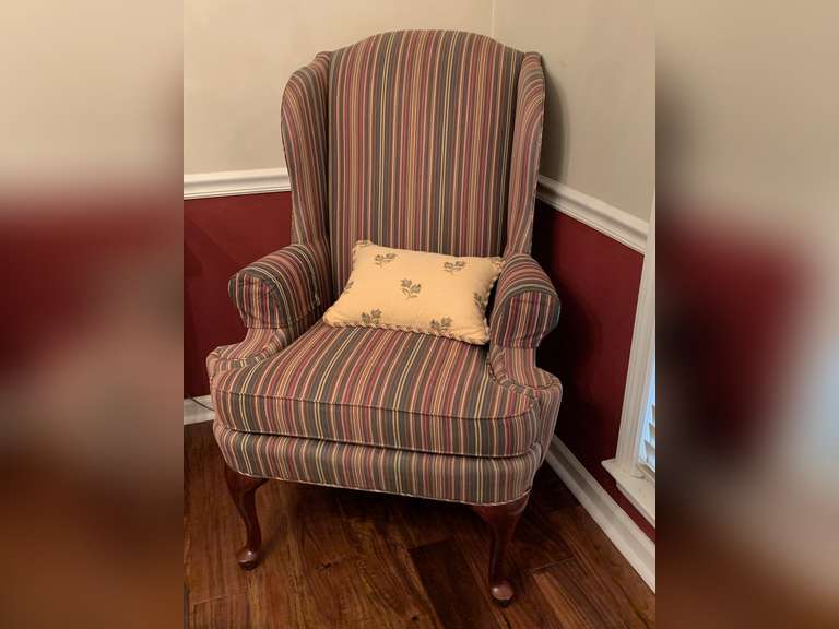 THOMASVILLE UPHOLSTERED WINGBACK CHAIR W/ THROW PILLOW - DINING ROOM image