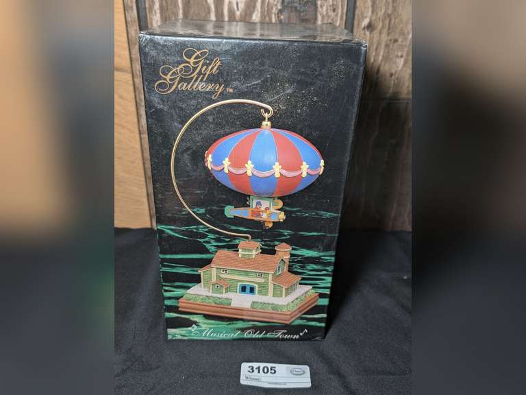 GIFT GALLERY MUSICAL OLD TOWN FIGURINE IN ORIGINAL BOX image