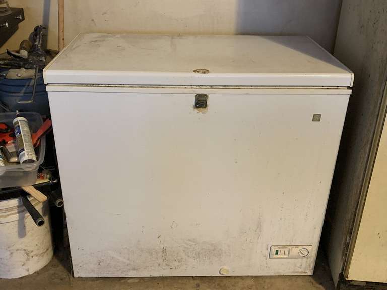 OLDER MODEL GE CHEST FREEZER (WORKS) WITH ALL CONTENTS 37" LONG X 20" DEEP X 33" TALL ***SPECIAL PICKUP INSTRUCTIONS - GARAGE image
