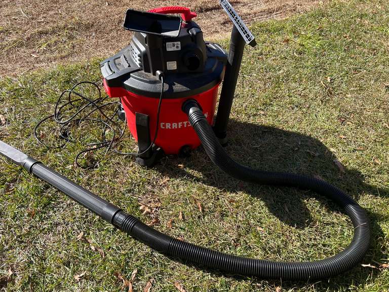 Craftsman 16 gallon wet/dry vac, powers up, see pictures for details. image
