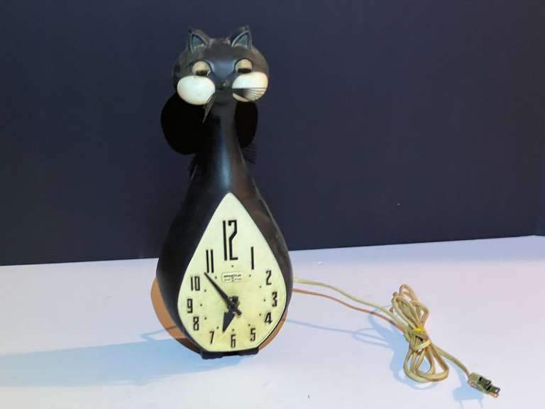 BR3…Spartus wall mount cat clock, working condition unknown, see pictures for details. image