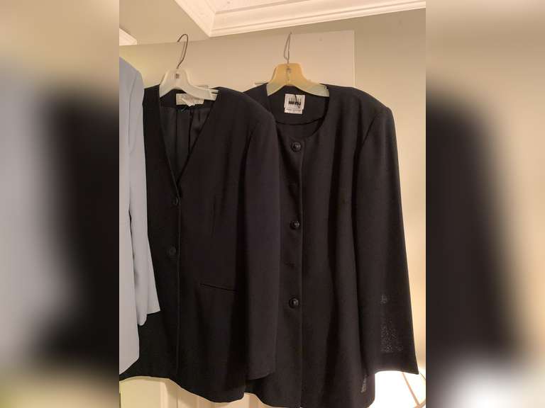 LADIES DRESS JACKETS (1 SIZE 4, 1 SIZE 6 & 2 SIZE 8) - UP BED 2 CLOSET image