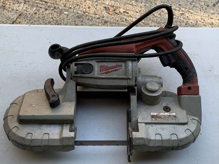 VINTAGE MILWAUKEE HEAVY DUTY BANDSAW - GARAGE image