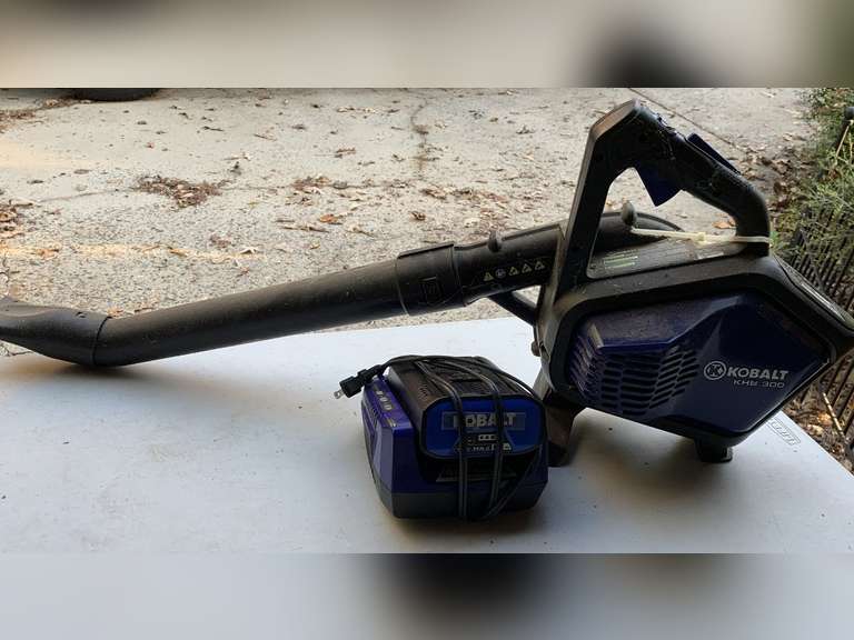 KOBALT 40V BLOWER WITH 2 BATTERIES & CHARGER - GARAGE image