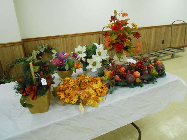 (1) FRUIT SWAG, (1) FALL WREATH (5) FLORAL IN VASES (7) TOTAL PCS image