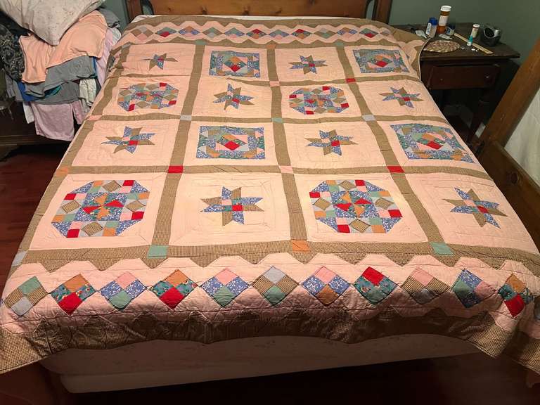 LR… Vintage quilt, see pictures for details. image
