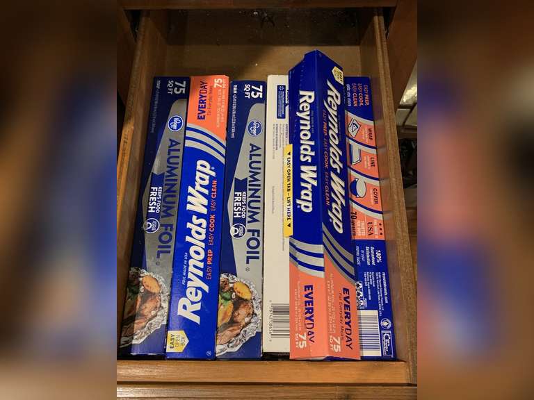 DRAWER LOT TO INCLUDE WAX PAPER, FOIL, SARAN WRAP & MORE - KITCHEN image